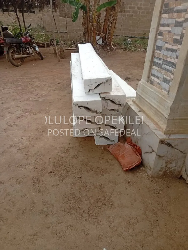 Polystyrene parapet