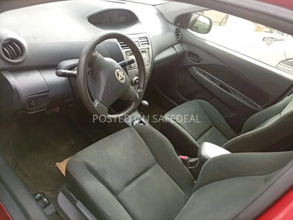 Toyota Yaris 2012 - Red
