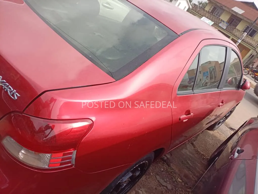 Toyota Yaris 2012 - Red