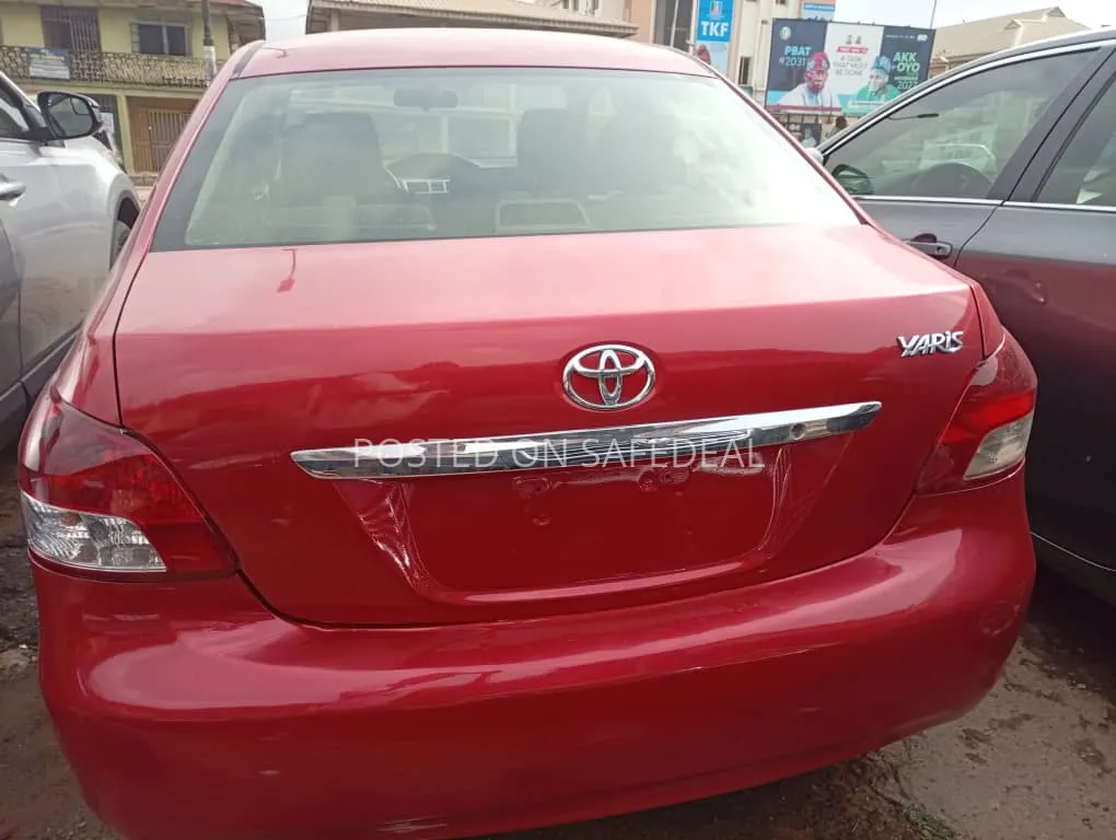 Toyota Yaris 2012 - Red