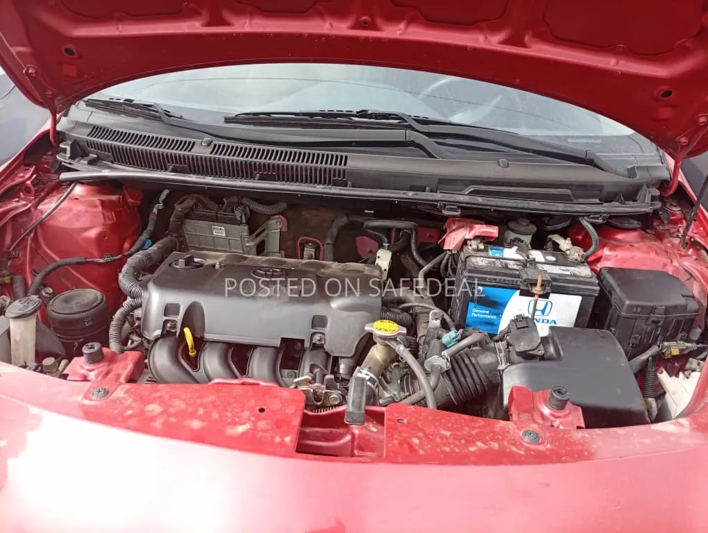 Toyota Yaris 2012 - Red