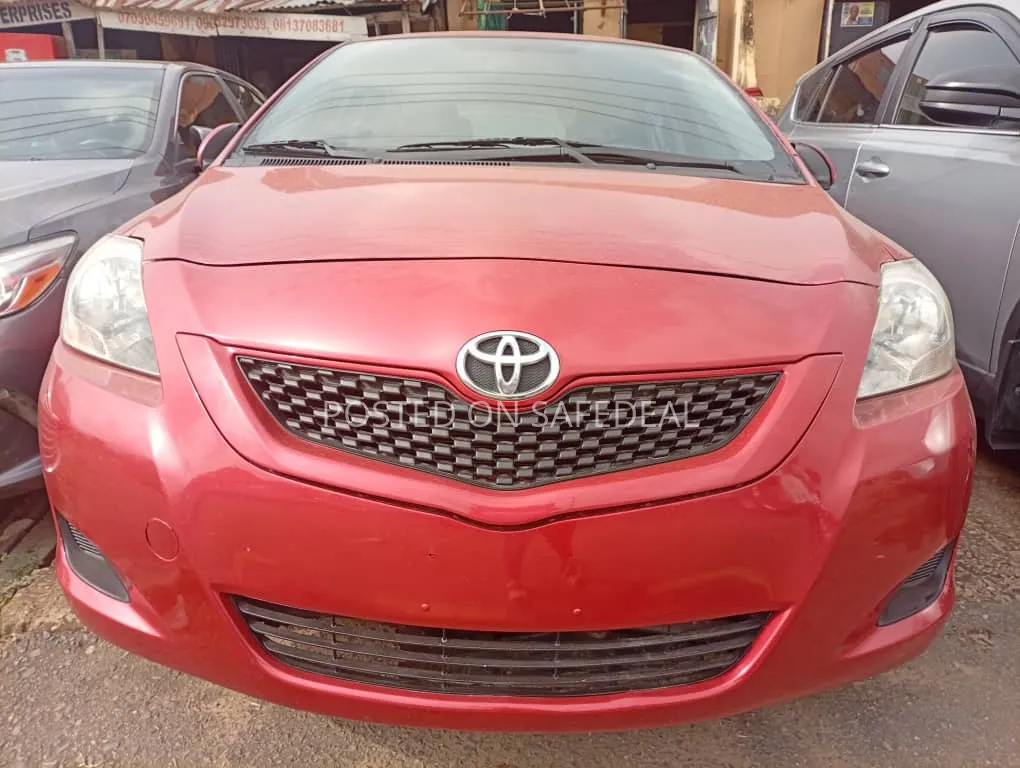 Toyota Yaris 2012 - Red