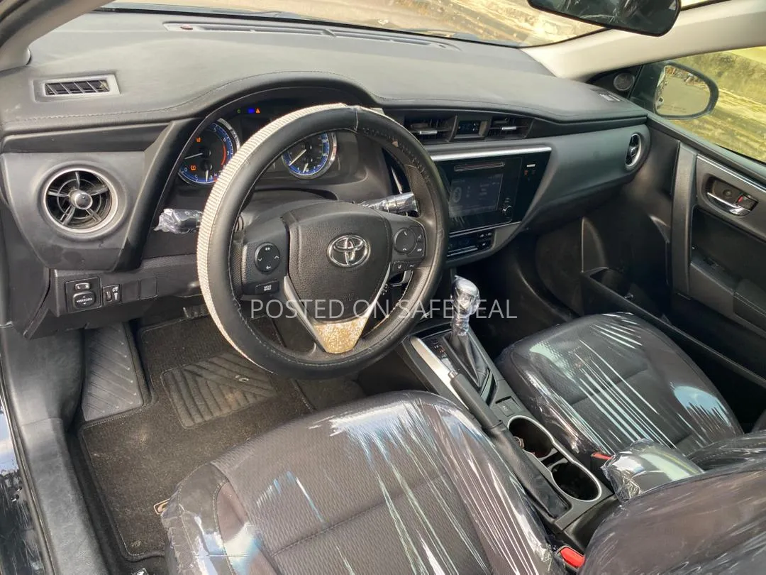 2018 Toyota Corolla - Black