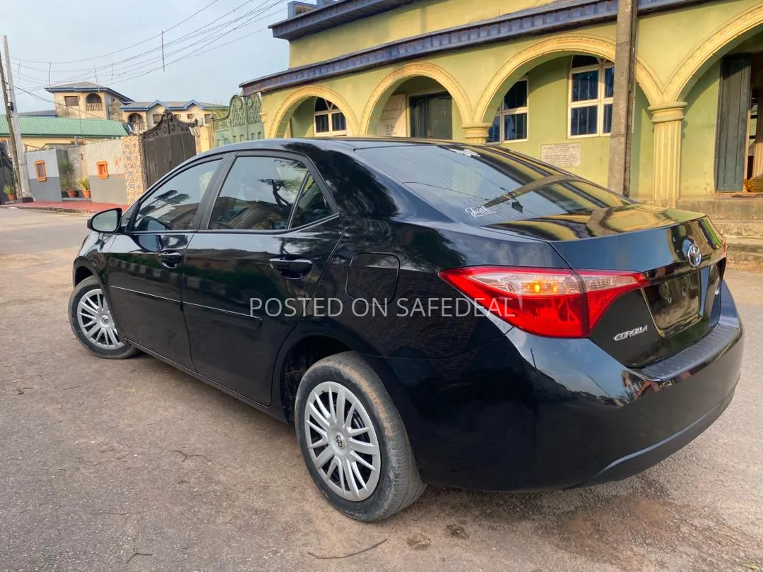 2018 Toyota Corolla - Black